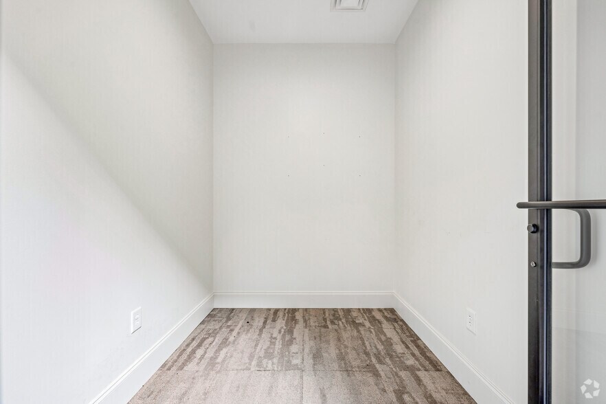 More Photos Of 1831 Peachtree Rd NW, Atlanta Storefront For Lease