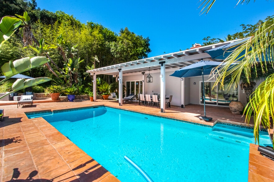 More Photos Of 9696 Antelope Rd, Beverly Hills Specialty For Lease