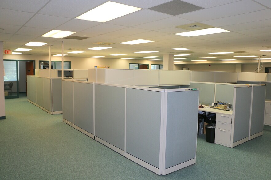 More Photos Of 40 Industrial Way E, Eatontown Office For Sale