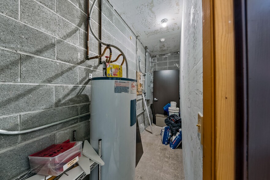 More Photos Of 209 N Pacific Hwy, Talent General Retail For Sale