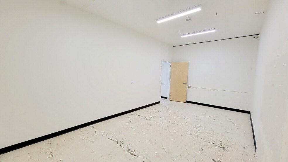 More Photos Of 1310-1330 12th St SE, Salem General Retail For Sale