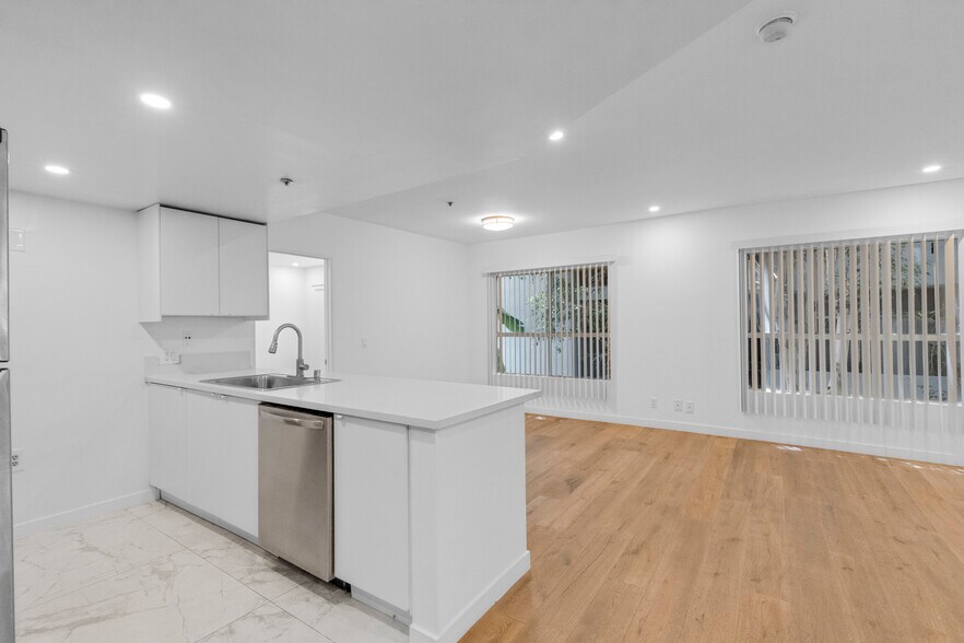 More Photos Of 939 Palm Ave, West Hollywood Apartments For Sale