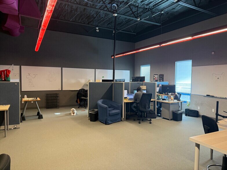 More Photos Of 100 Commerce Dr, Warwick Flex For Sale