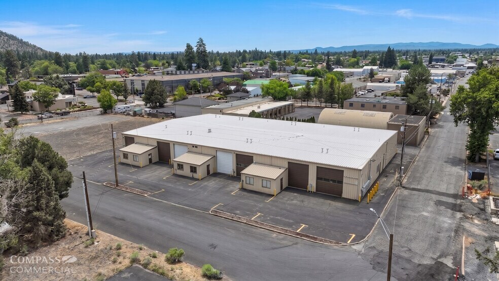 More Photos Of 1560 NE 1st St, Bend Warehouse For Sale