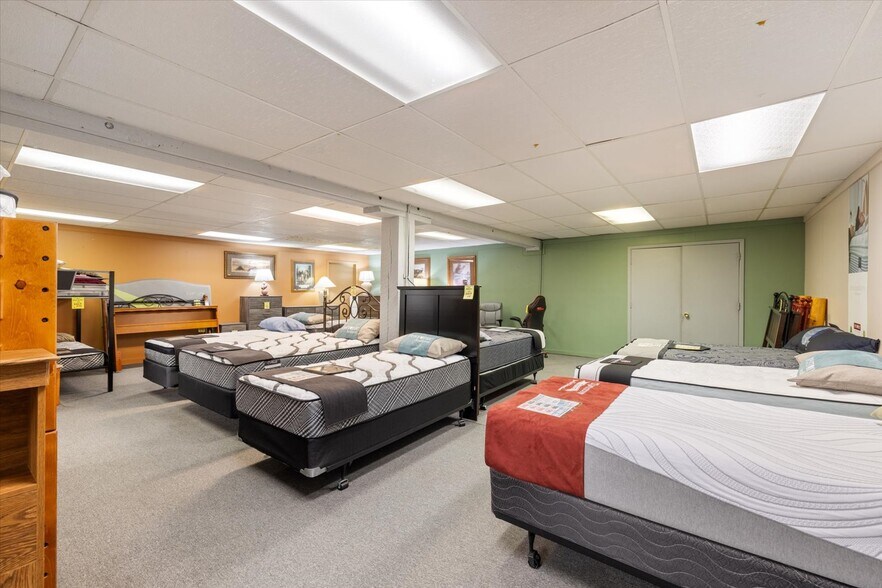 More Photos Of 816 NW 4th St, Grand Rapids General Retail For Sale