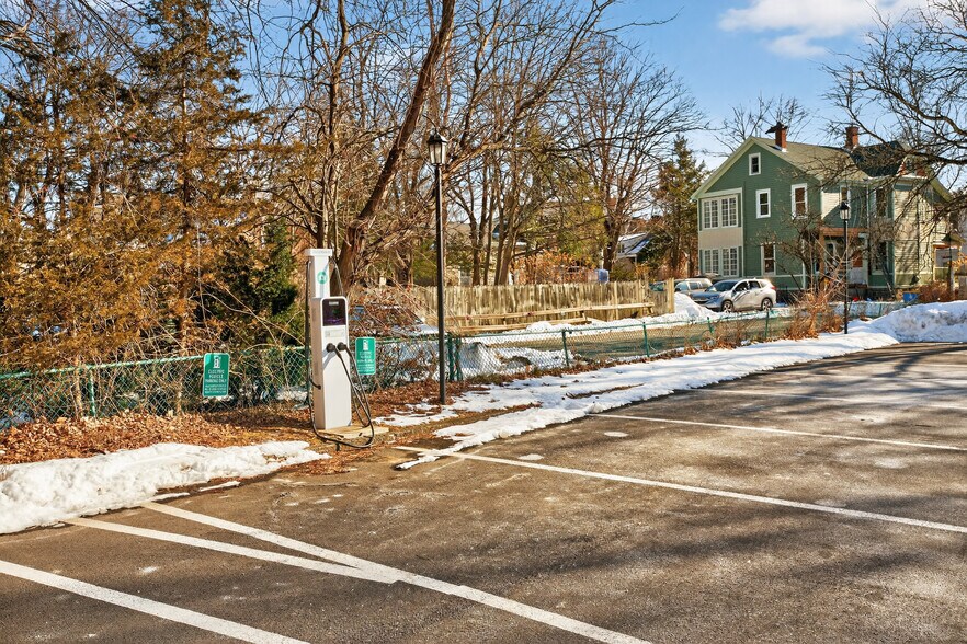 More Photos Of 61 Crown St, Kingston Office For Lease