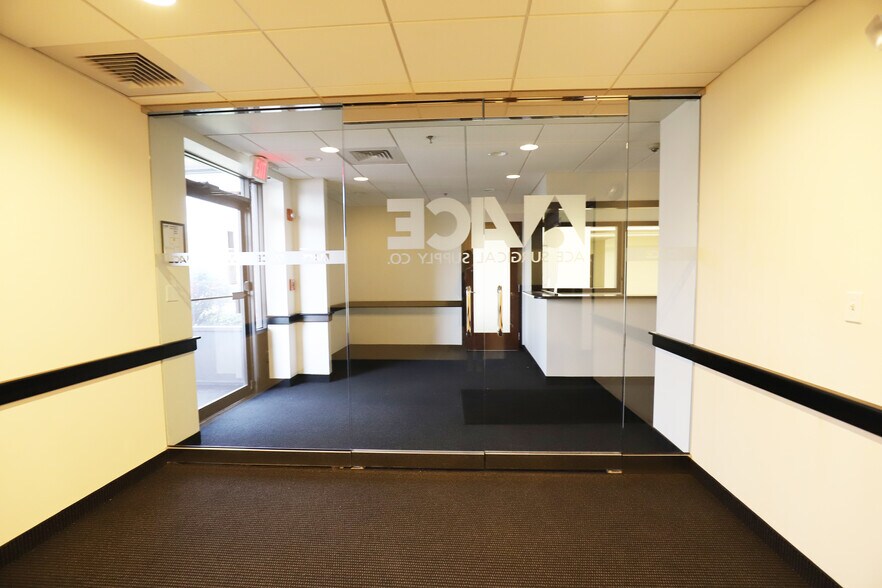 More Photos Of 1034 Pearl St, Brockton Warehouse For Lease