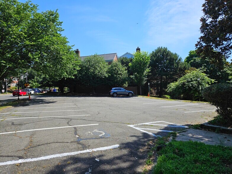 More Photos Of 4800 31st St S, Arlington Specialty For Sale