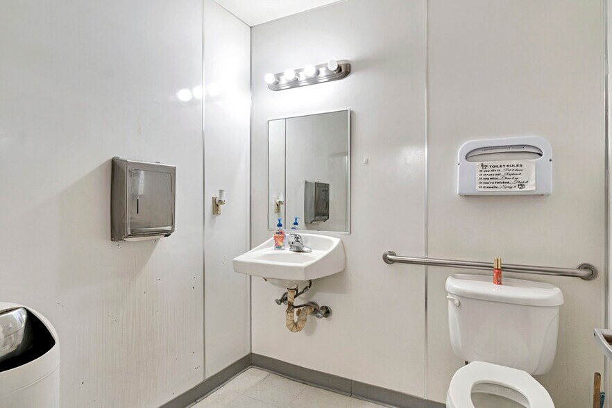 More Photos Of 1260 E Almond Ave, Madera Medical For Sale