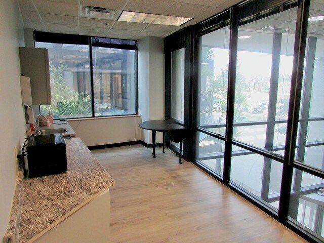 More Photos Of 7505 NW Tiffany Springs Pky, Kansas City Office For Lease