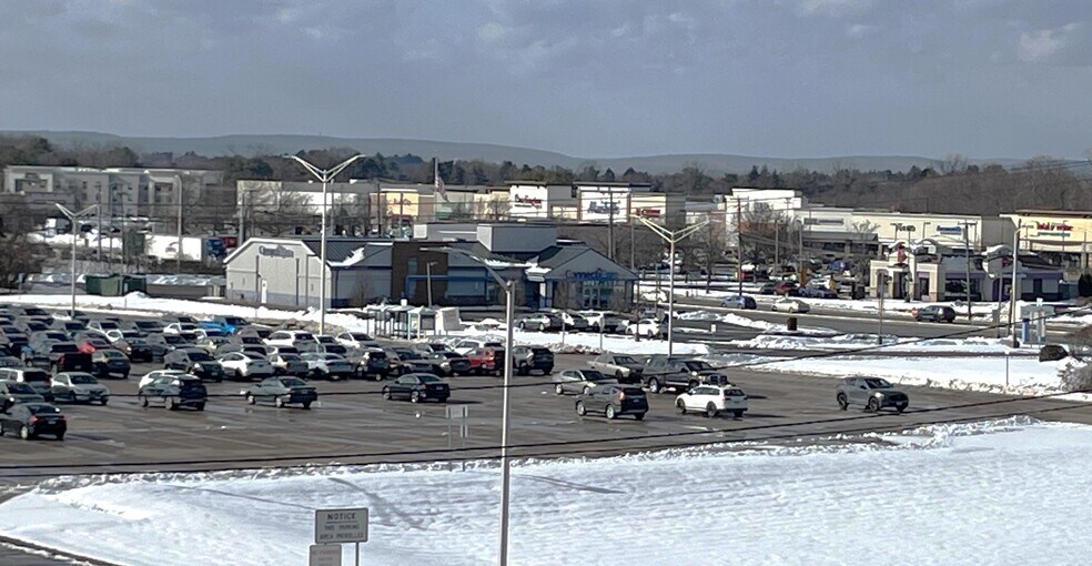 More Photos Of 1487 Pleasant Valley Rd, Manchester Restaurant For Lease