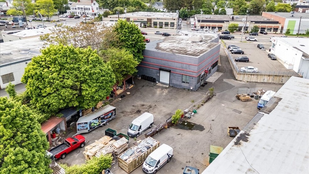 More Photos Of 2070 Jericho Tpke, New Hyde Park Auto Repair For Lease