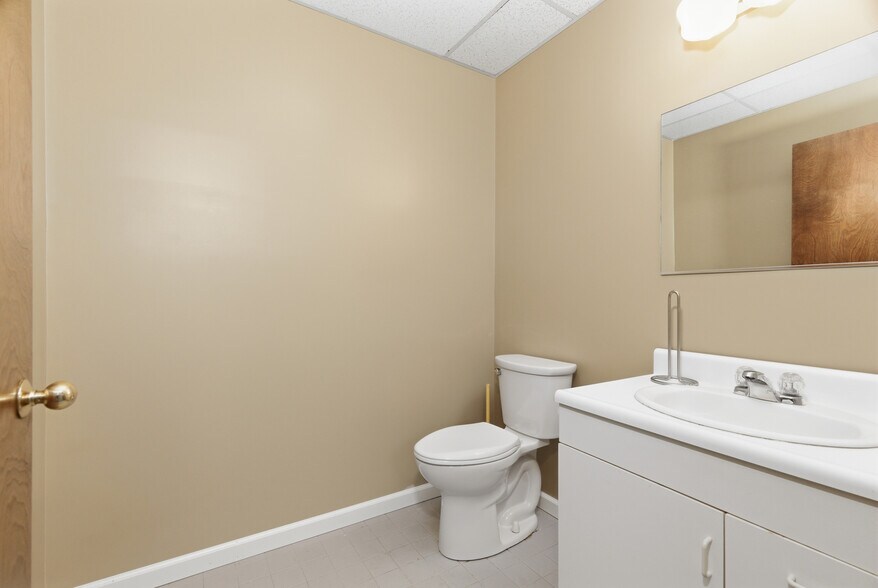 More Photos Of 352 Park Ave, Woonsocket Office For Sale