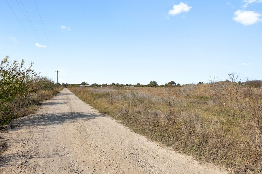 More Photos Of 2004 Caldwell Ln, Del Valle Land For Sale