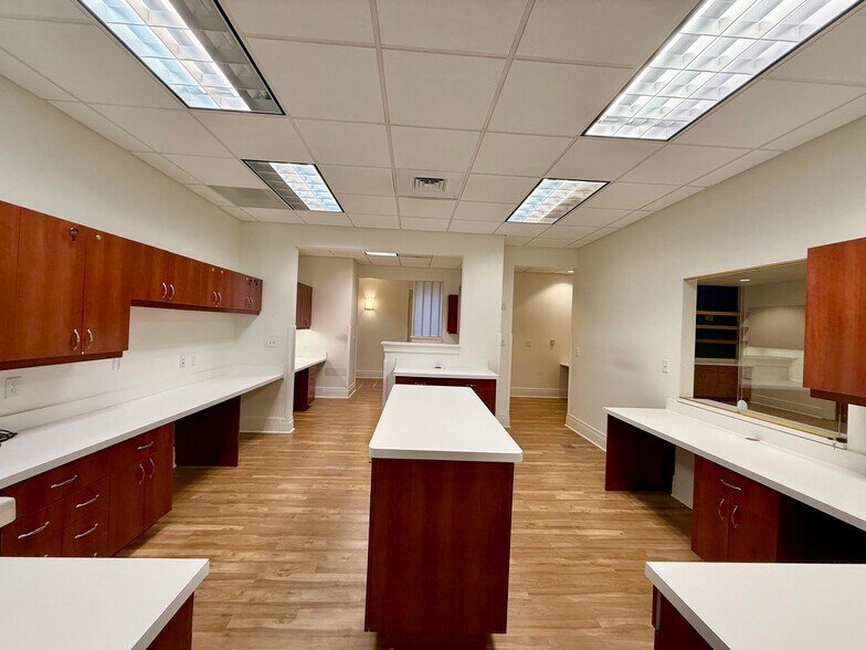 More Photos Of 76 Peachtree Rd, Asheville Medical For Lease