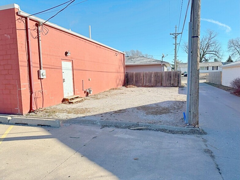 More Photos Of 123 E Gardiner St, Valley Restaurant For Sale