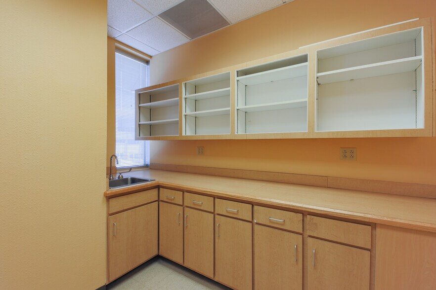 More Photos Of 3270 Joe Battle Blvd, El Paso Medical For Lease