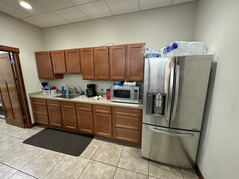 More Photos Of 5115 Frontage Rd N, Lakeland Manufacturing For Sale