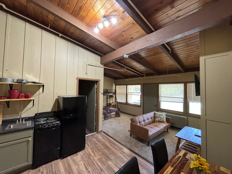 More Photos Of 501 Quadna Rd, Hill City Apartments For Sale