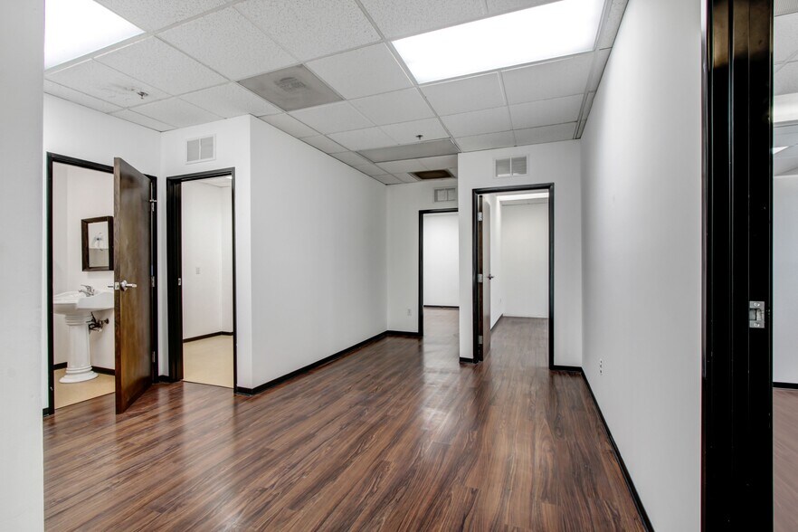 More Photos Of 11500-11518 Santa Monica Blvd, Los Angeles Office For Sale