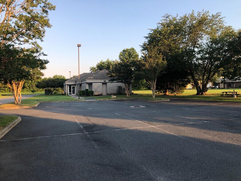 More Photos Of 9506 Hospital Ave, Nassawadox Medical For Sale
