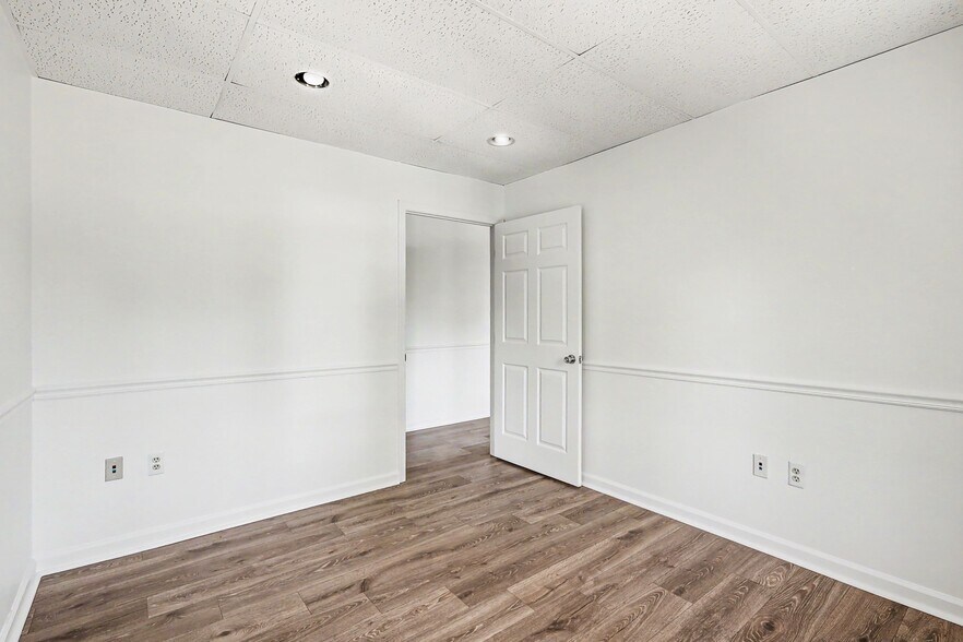 More Photos Of 10875 Main St, Fairfax Medical For Sale