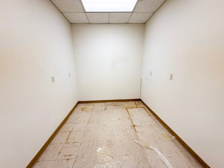 More Photos Of 1901 Carter St, Pampa Office For Sale