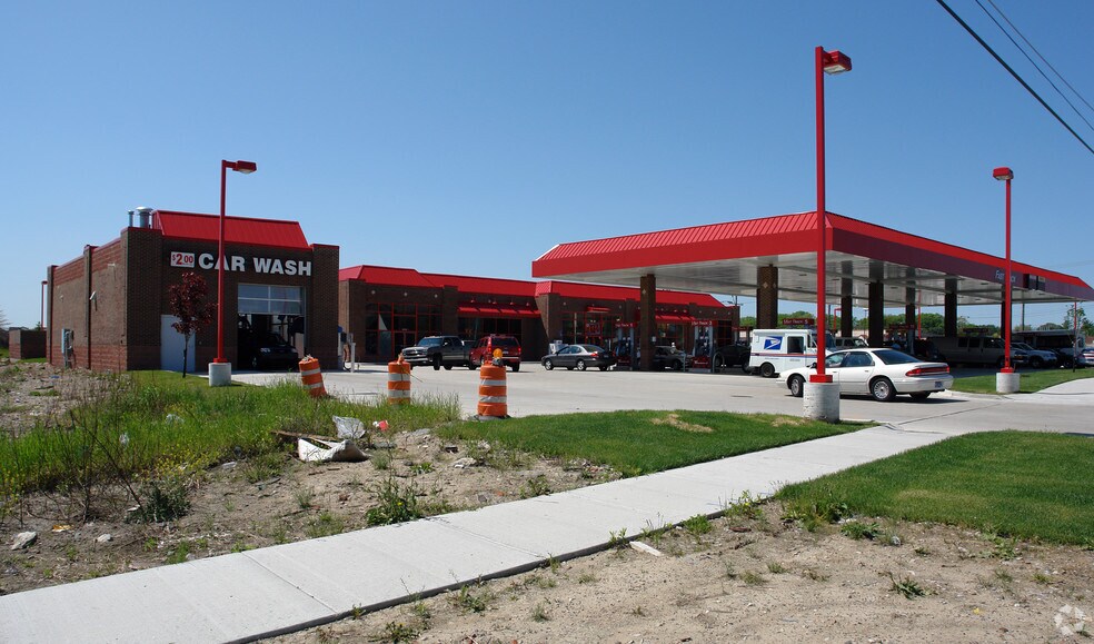 More Photos Of 30905-30953 Mound Rd, Warren Service Station For Lease