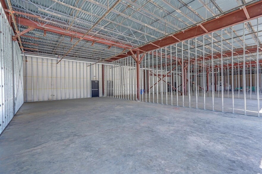 More Photos Of 4899 Highway 6, Missouri City Storefront Retail Office For Lease