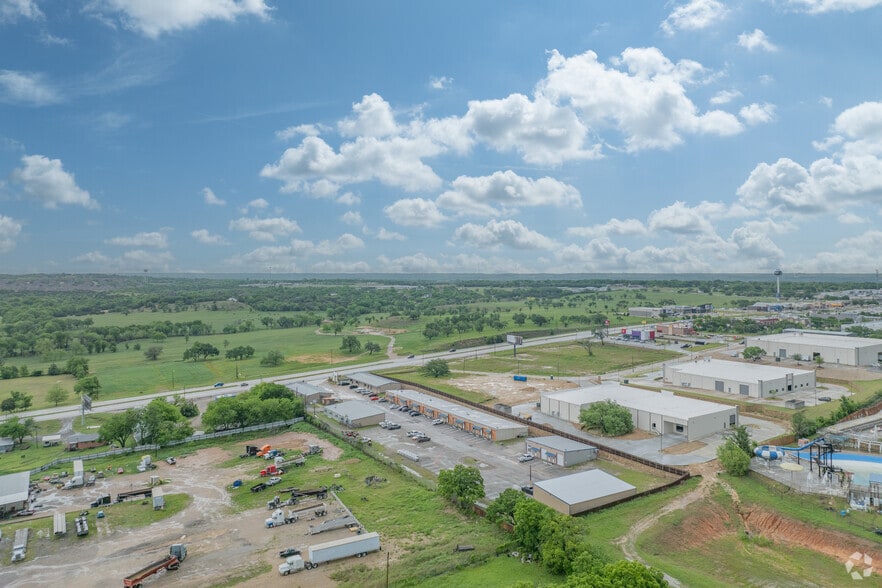 More Photos Of 2602 Fort Worth Hwy, Weatherford Warehouse For Lease