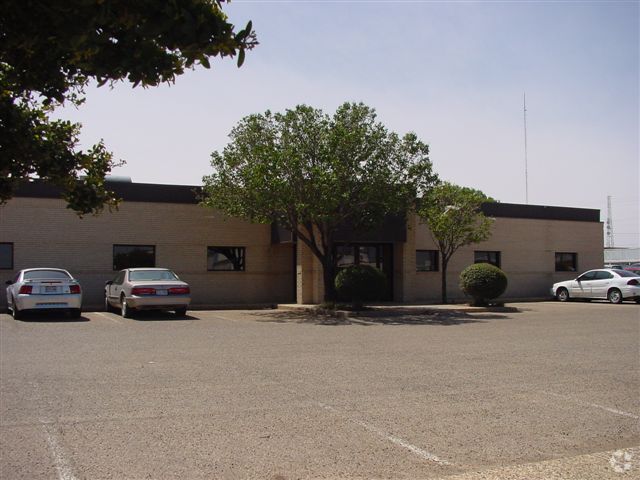 More Photos Of 500 E 50th St, Lubbock Office For Lease