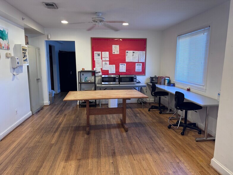 More Photos Of 7217 Poplar St, Annandale Office Residential For Sale