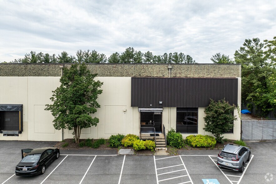 More Photos Of 7222 Parkway Dr, Hanover Service For Lease