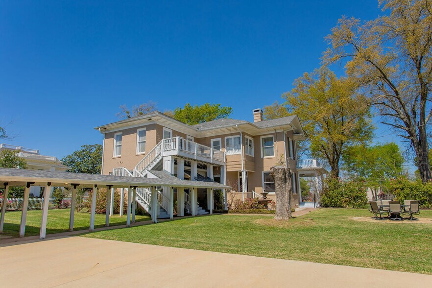 More Photos Of 313 E Charnwood St, Tyler Office For Lease