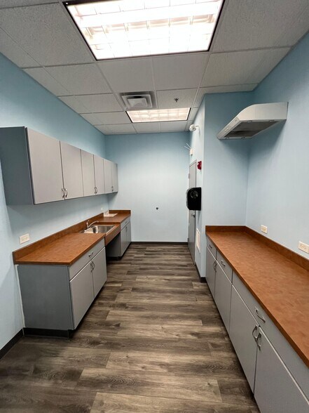 More Photos Of 215 Remington Blvd, Bolingbrook Medical For Lease