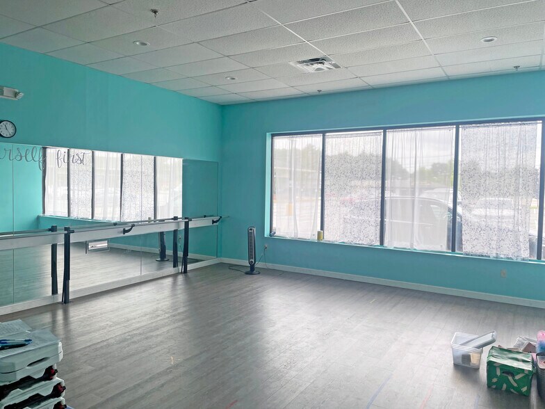 More Photos Of 379-391 S Broadway, Salem Unknown For Lease