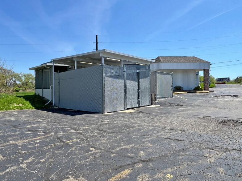 More Photos Of 2178 W 38th St, Erie Storefront Retail Office For Sale