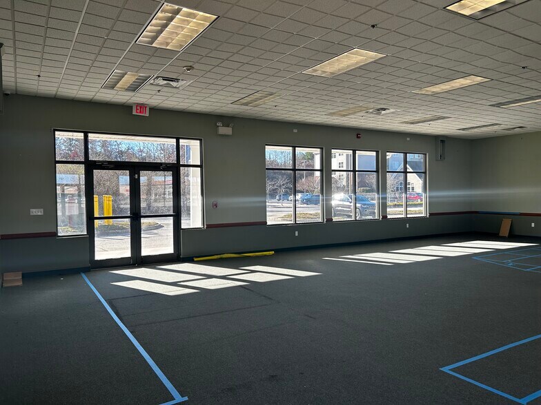 More Photos Of 727-737 Centre of New England Blvd, Coventry Storefront For Lease