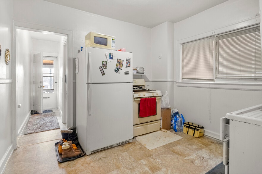 More Photos Of 1205 Garfield Ave, Lincoln Park Apartments For Sale