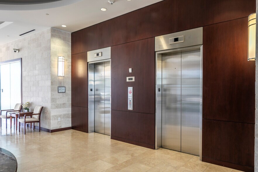 More Photos Of 455 E Medical Center Blvd, Webster Medical For Lease