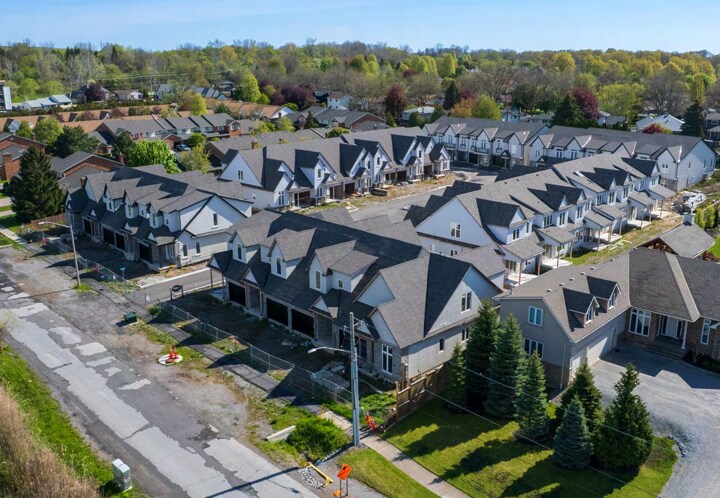 More Photos Of 2700 Mewburn Rd, Niagara Falls Apartments For Sale