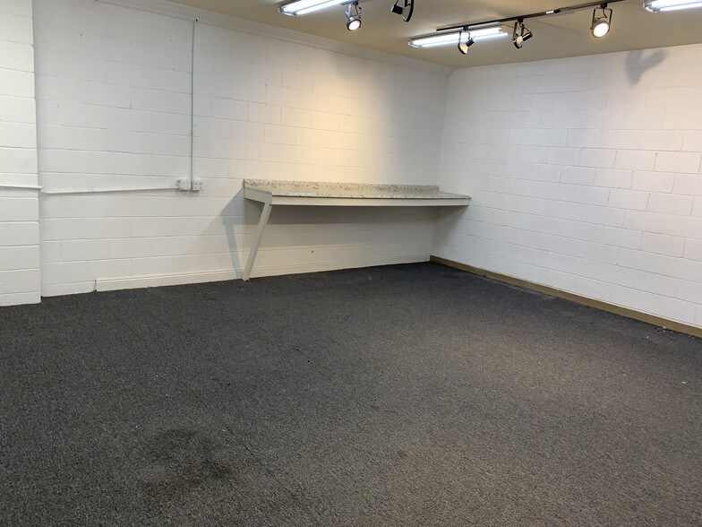 More Photos Of 9641 Owensmouth Ave, Chatsworth Warehouse For Lease