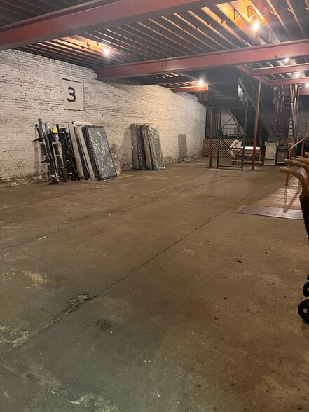 More Photos Of 740 8th Ave, Huntington Warehouse For Lease