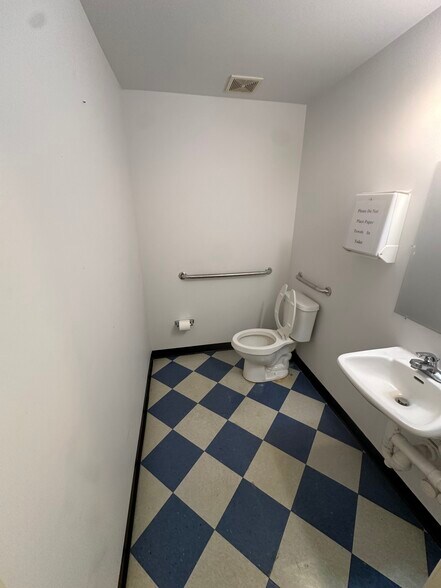 More Photos Of 493 N Front St, Memphis Office For Lease