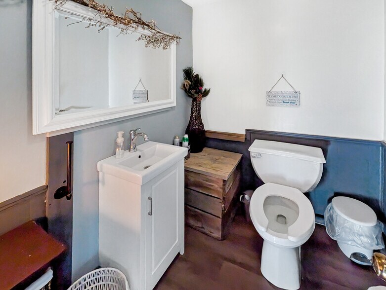 More Photos Of 57 N Plank St, Rossville Office For Sale