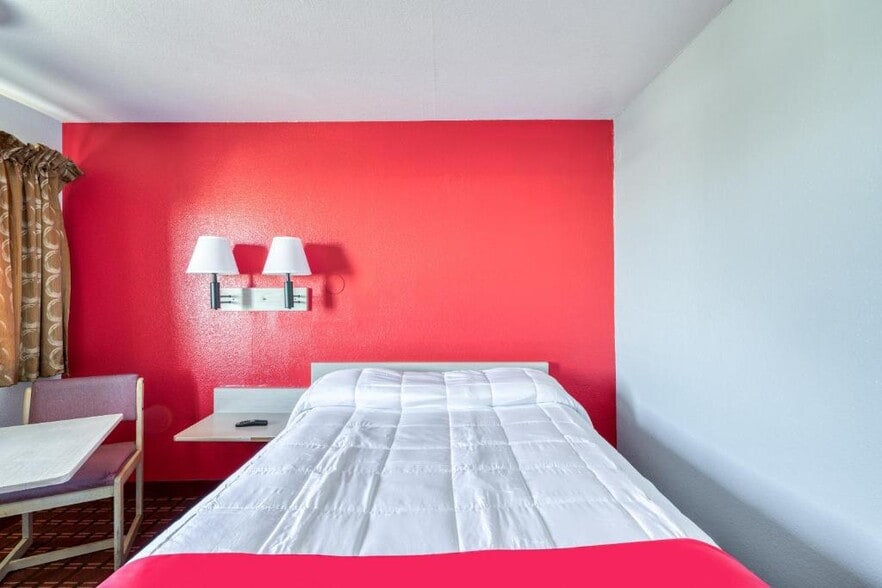 More Photos Of 9638 Plainfield St, Houston Hotel For Sale