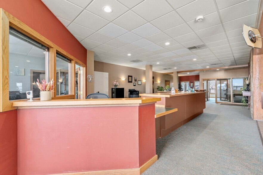 More Photos Of 600 S Main St, Oshkosh Office For Lease
