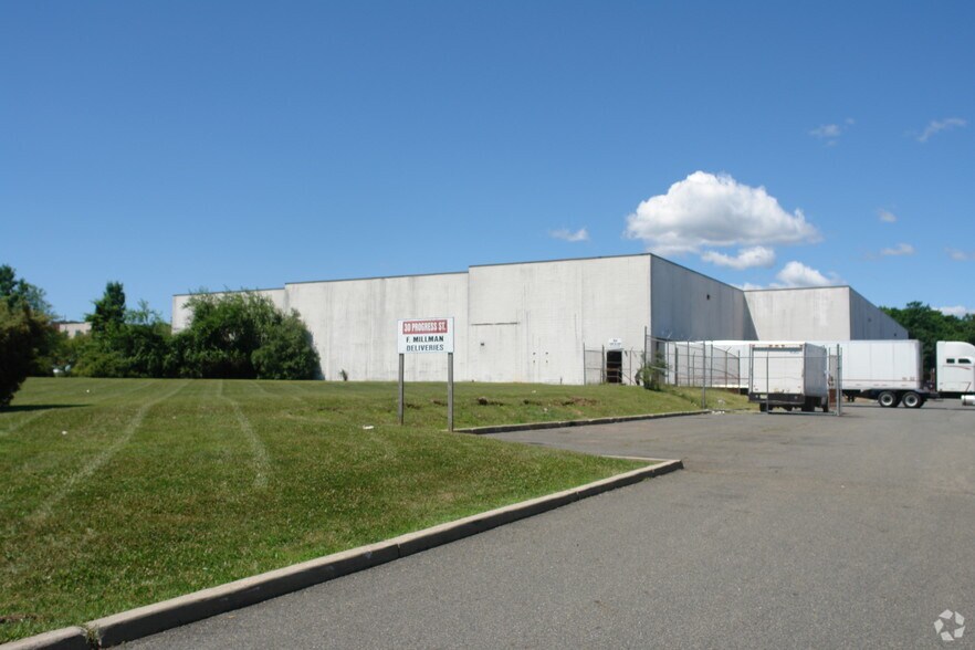 More Photos Of 8 Progress St, Edison Warehouse For Lease