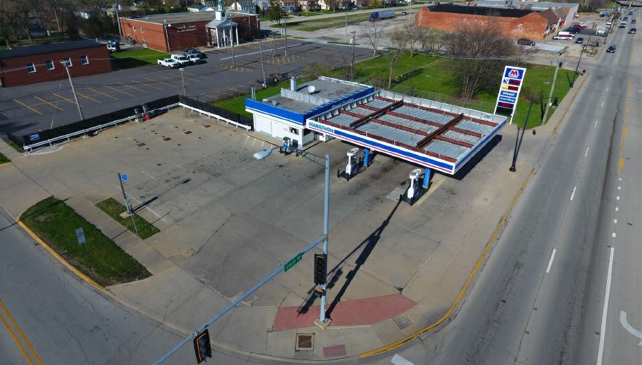 Primary Photo Of 1815 E Court St, Kankakee Service Station For Sale