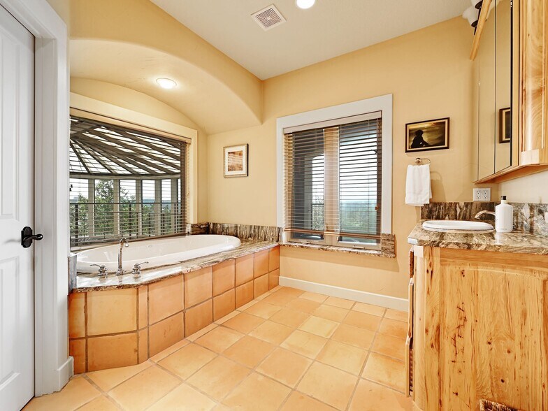 More Photos Of 610 Crystal Creek Dr, Austin Specialty For Sale